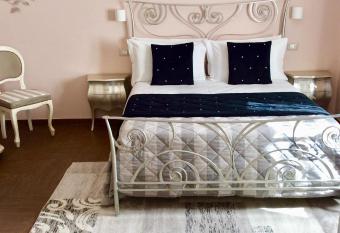 Il Castellaccio Bed & Breakfast allows 18 year olds to book a room