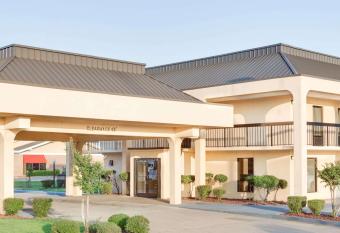 Days Inn by Wyndham Greenville MS has Smoking rooms