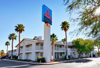 Studio 6-Tucson, Az - Irvington Road has Smoking rooms