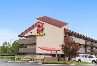 Red Roof PLUS+ Nashville Airport allows 18 year olds to book a room