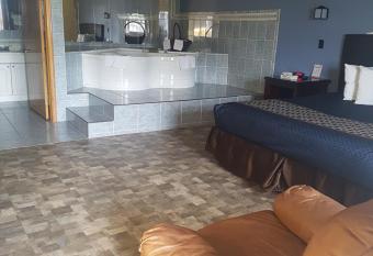 The Boston Inn has rooms with a private hot tub