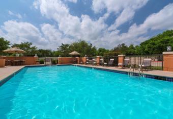 Hyatt Place Tucson Airport allows 18 year olds to book a room