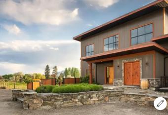 Wesbert Winery & Guest Suites has Balcony rooms