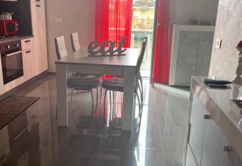 Deluxe Home appartamento allows 18 year olds to book a room