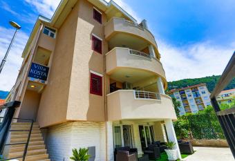 Villa Kosta allows 18 year olds to book a room