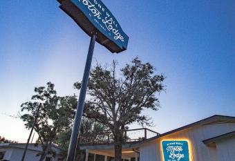 Stonewall Motor Lodge has Balcony rooms