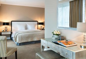 Warwick Paris (Former Warwick Champs-Elysees) has Balcony rooms