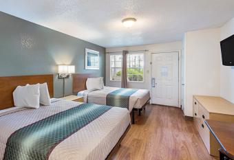 HomeTowne Studios by Red Roof Atlanta - Lawrenceville has Smoking rooms