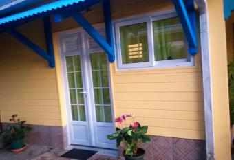 La cabane de Josephine allows 18 year olds to book a room