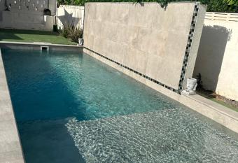 VALTISYA POOL AND AIRPORT has Balcony rooms