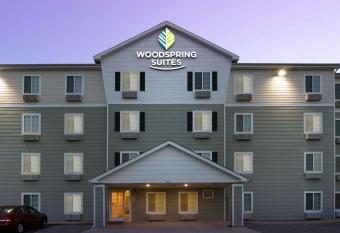 WoodSpring Suites Clarksville Ft. Campbell allows 18 year olds to book a room