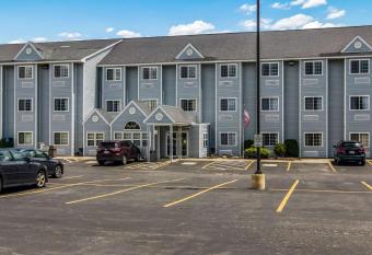 Quality Inn & Suites Grove City-Outlet Mall allows 18 year olds to book a room