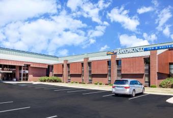 Baymont by Wyndham Elkhart has rooms with a private hot tub