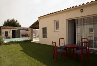 Studio l Obrador 25 m2, vue jardin & terrasse + acc  s piscine has Balcony rooms