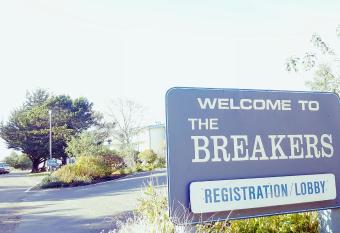 The Breakers Long Beach has Balcony rooms