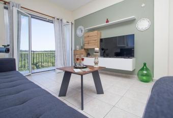 Luxury Skyline Apartment has Balcony rooms