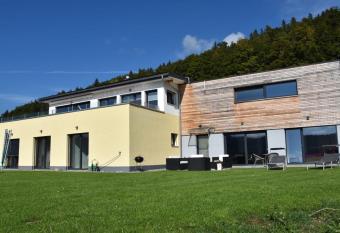 Chez Julia has Balcony rooms