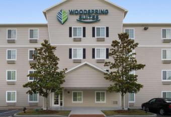 WoodSpring Suites Gainesville I-75 allows 18 year olds to book a room