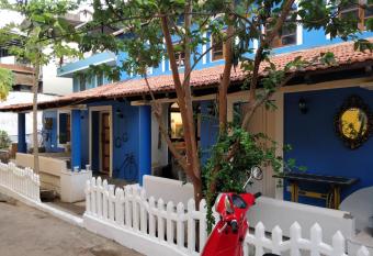 The White Balcao has Balcony rooms