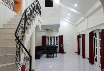 OMG Guesthouse room for 7 has Balcony rooms