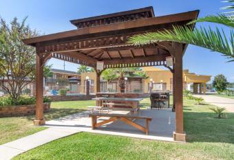 Super 8 by Wyndham Tyler TX has Smoking/Balcony rooms