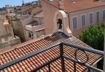 Les toits de Sanary has Balcony rooms