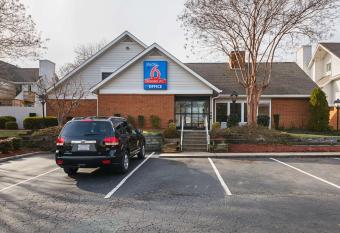 Studio 6 Greensboro Nc has Smoking rooms