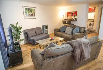 Bookbinders Apartments Leeds City Centre allows 18 year olds to book a room