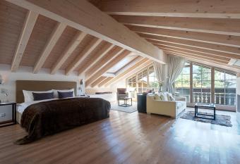 Suites by Mirabeau has Balcony rooms