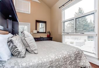 Blue Mountains Adult BnB has rooms with a private hot tub