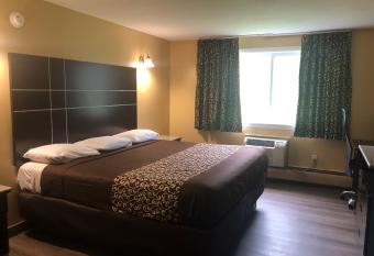 Budget Inn has Smoking rooms