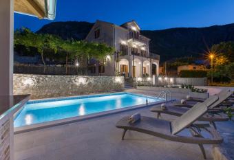 Apartments Mezini 11 allows 18 year olds to book a room