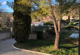 LA BASTIDE DU GINESTE - Poppys allows 18 year olds to book a room