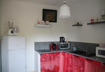 Le Jardin de Z   allows 18 year olds to book a room