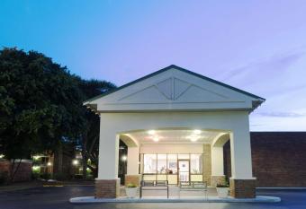 Days Inn by Wyndham Mt Pleasant-Charleston-Patriots Point has Smoking rooms