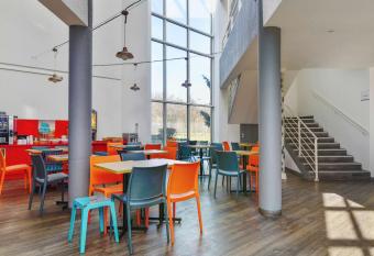 h  tel F1 Strasbourg Sud La Vigie allows 18 year olds to book a room