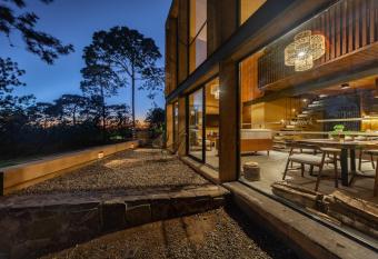 Caba  a de lujo con cocina totalmente equipada y comoda con Tina has Balcony rooms