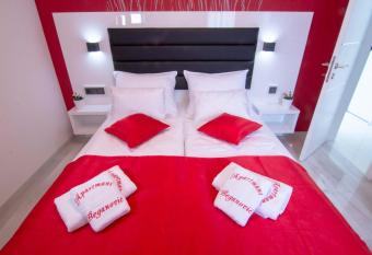 LUXURY VILLA BEGANOVIC-VRH has rooms with a private hot tub