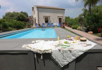 Casa delle foglie has Balcony rooms