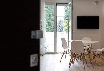 Viola Relais has rooms with a private hot tub