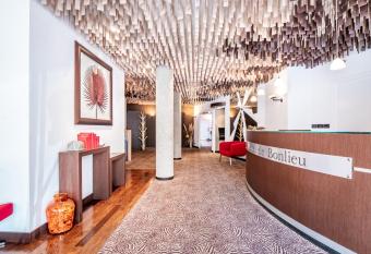 H  tel de Bonlieu has Balcony rooms