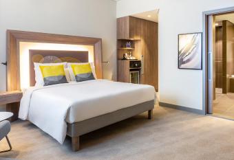 Novotel Bur Dubai - Healthcare City allows 18 year olds to book a room