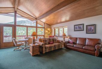 Wildwood Inn has Balcony rooms