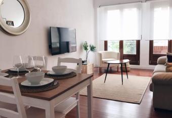 Muy luminoso en San Mam  s has Balcony rooms