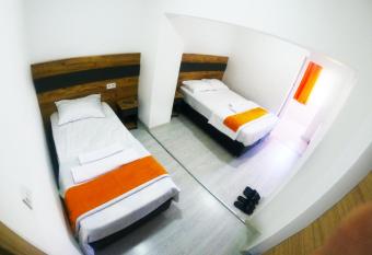 ANKARA OTEL EVREN allows 18 year olds to book a room