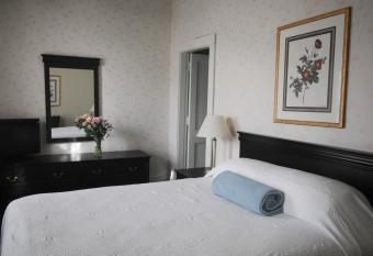 Hotel Coolidge allows 18 year olds to book a room