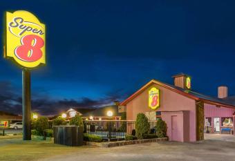 Super 8 by Wyndham Eastland has Smoking rooms