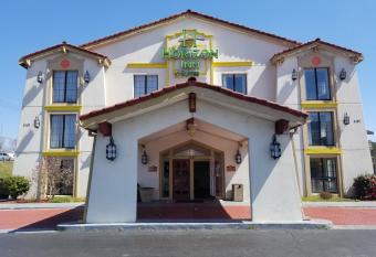 Horizon Inn Norcross has Smoking rooms