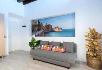 CDZ - BELLA Apartamento c  ntrico allows 18 year olds to book a room