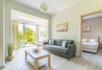 The Holiday House 1 has Balcony rooms